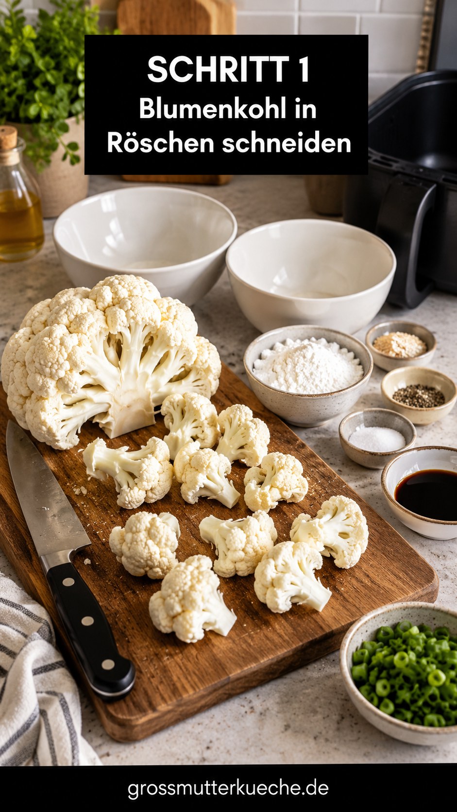 Frischer Blumenkohl wird für Air Fryer Sesame Cauliflower Wings in gleichmäßige Röschen geschnitten.