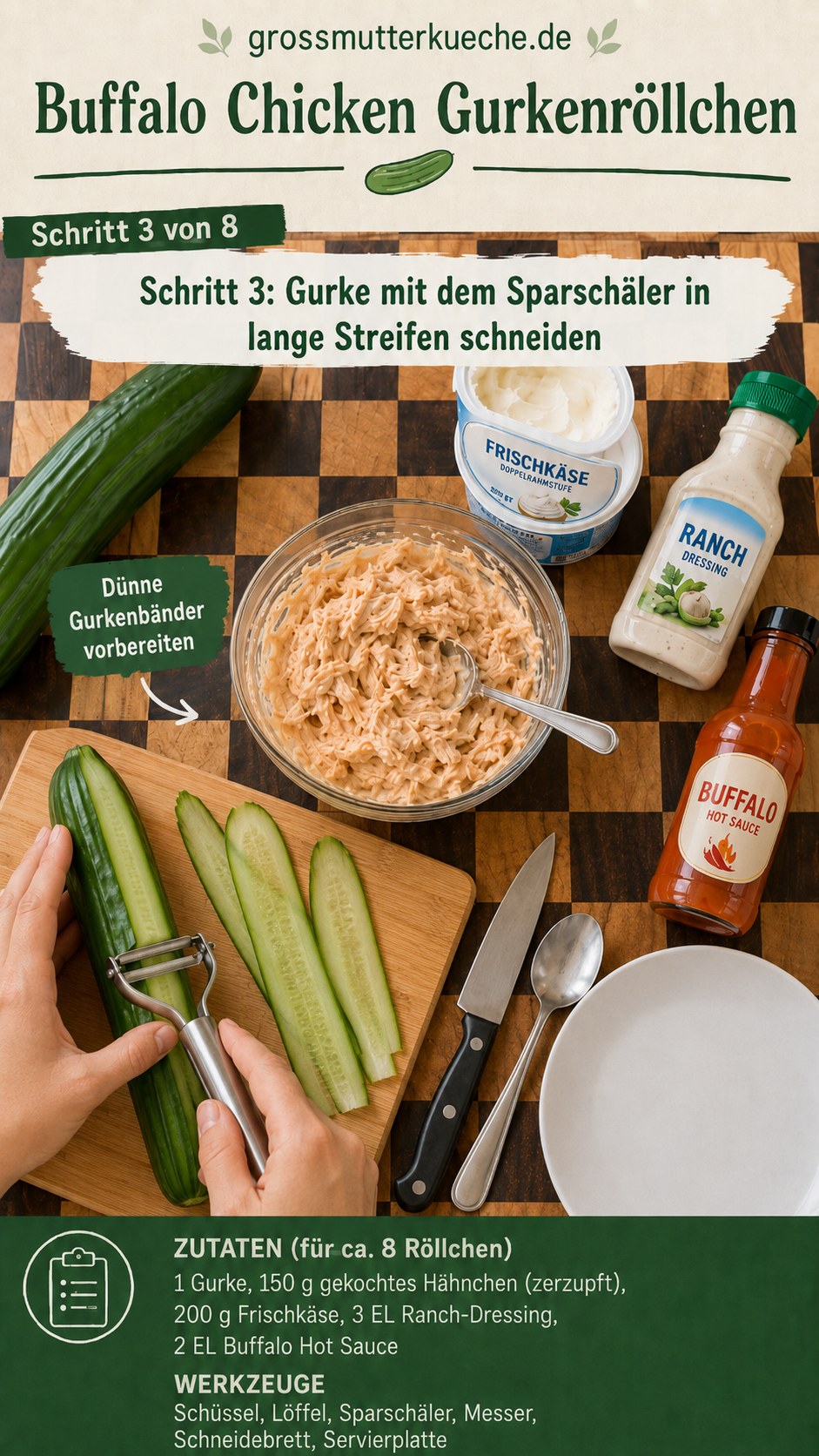 Gurke wird mit dem Sparschäler in dünne Streifen für Buffalo Chicken Gurkenröllchen gehobelt