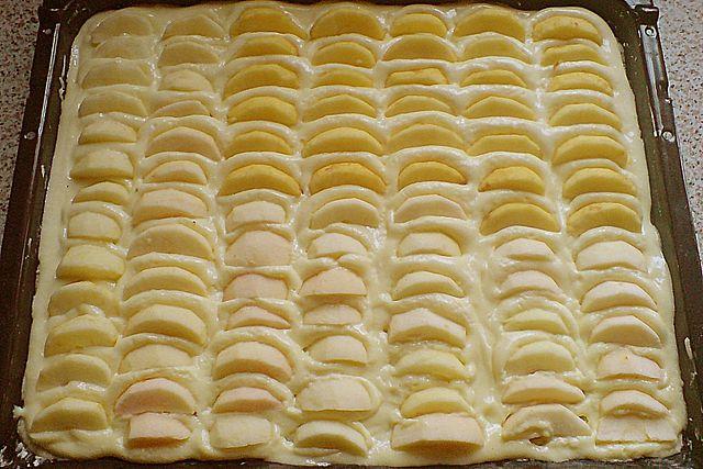 Apfelstücke mit Vanillepudding