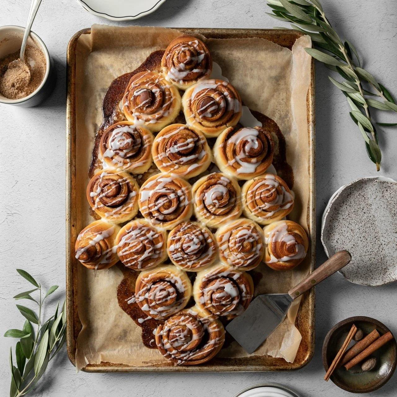 Dekorierter Zimtkuchen