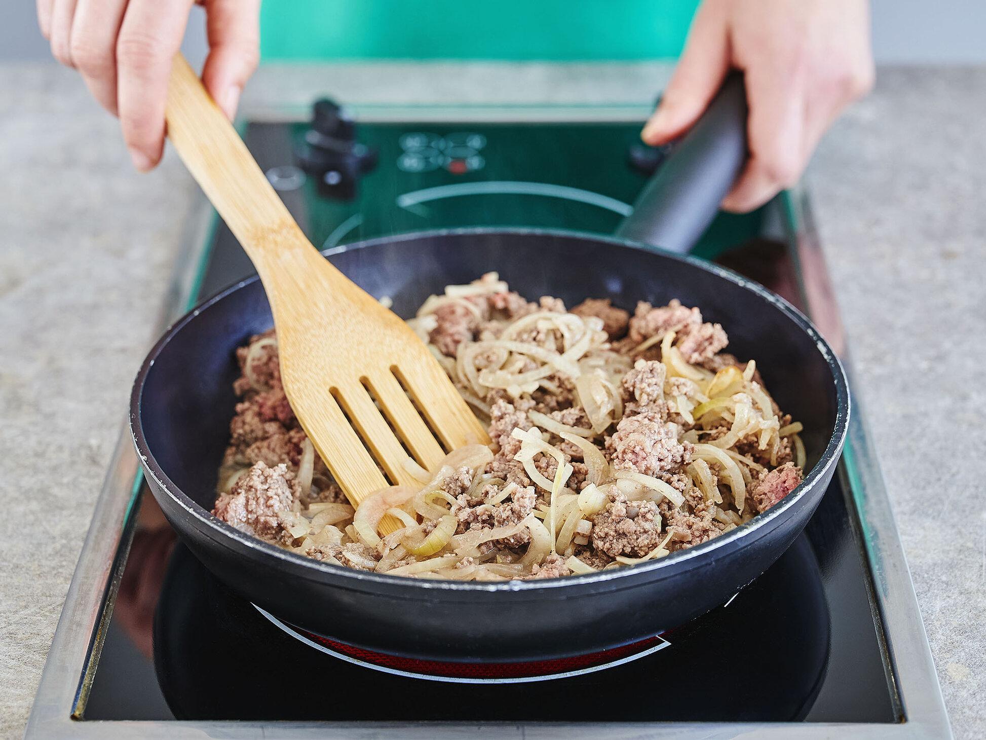 Hackfleisch mit Zwiebeln angebraten
