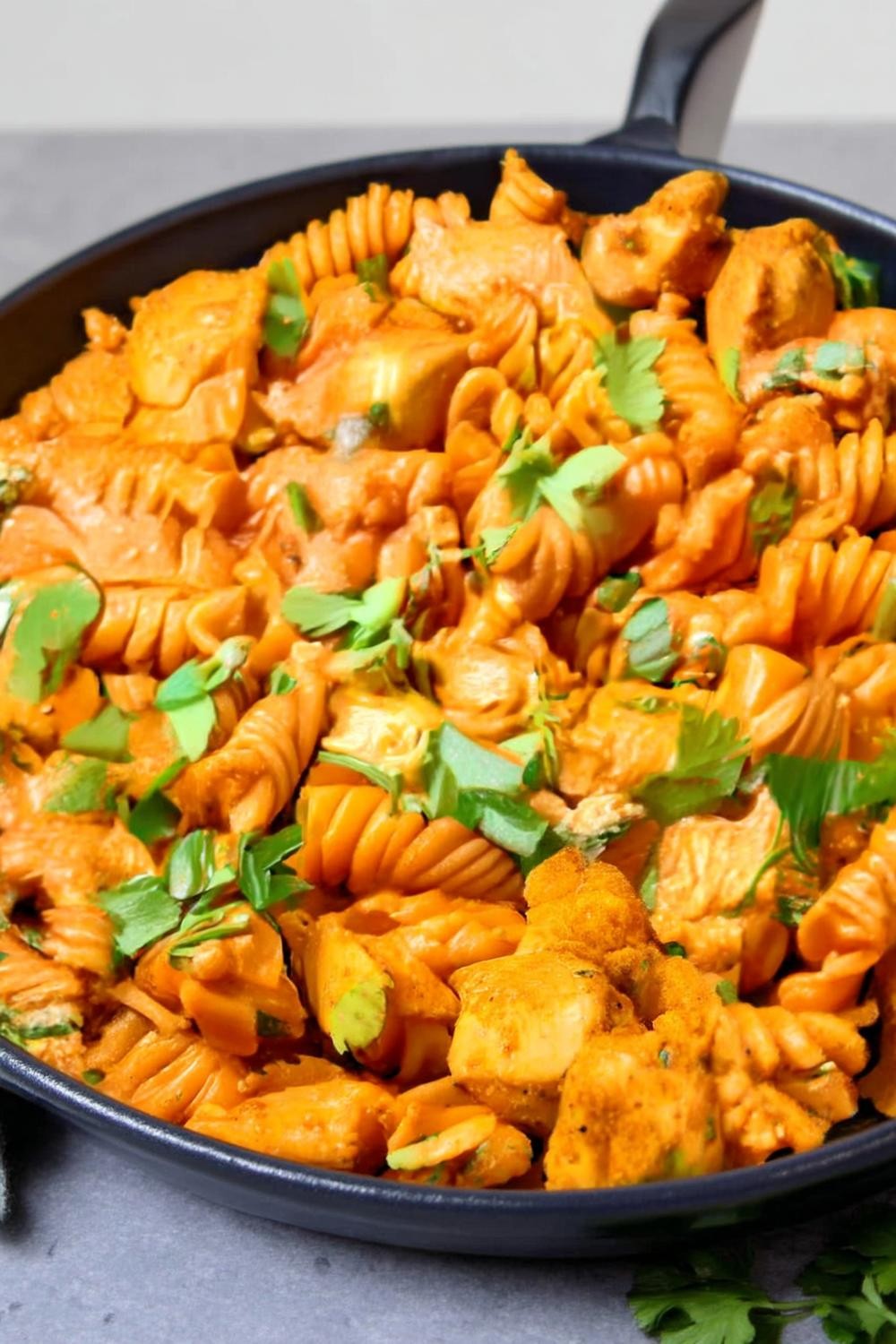 Spiralnudeln mit Hähnchen-Feta