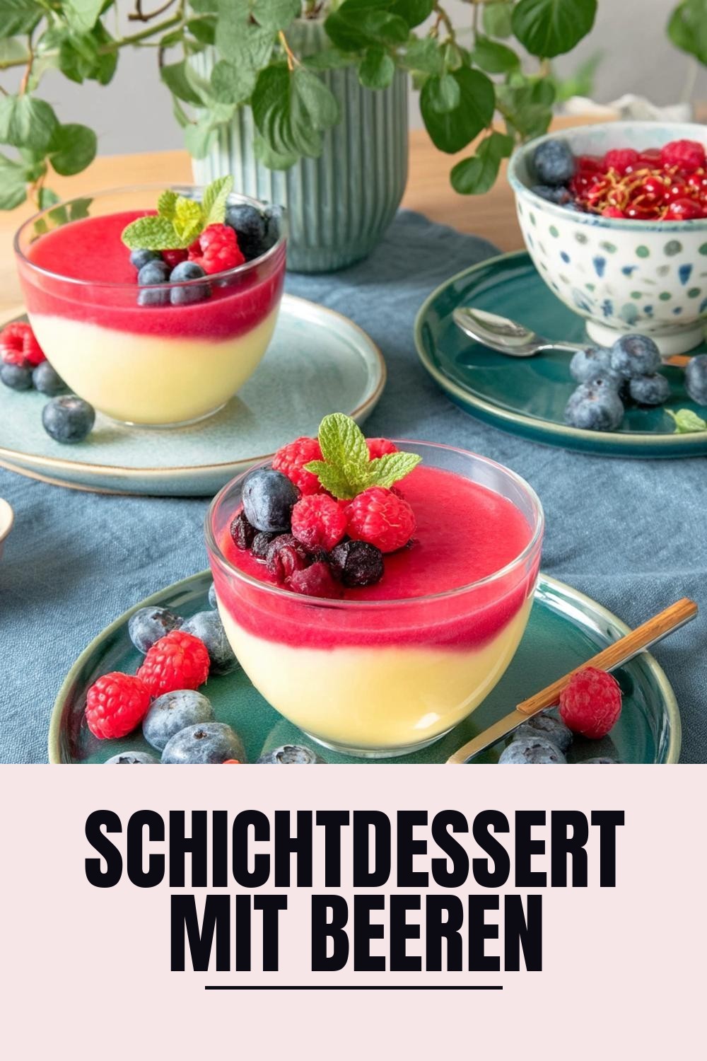 Schichtdessert mit Beeren