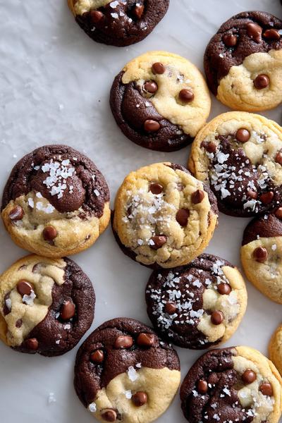 2. Schoko-Chunk-Cookies in Einfach Backen Rezepte Cookies mit dunklen Stücken und glänzender Oberfläche