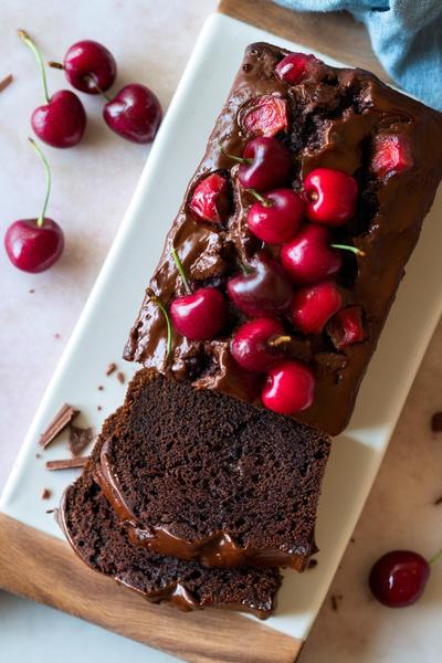 11. Kirsch-Schoko-Kastenkuchen für Rezepte backen einfach Kuchen mit glänzenden Kirschen