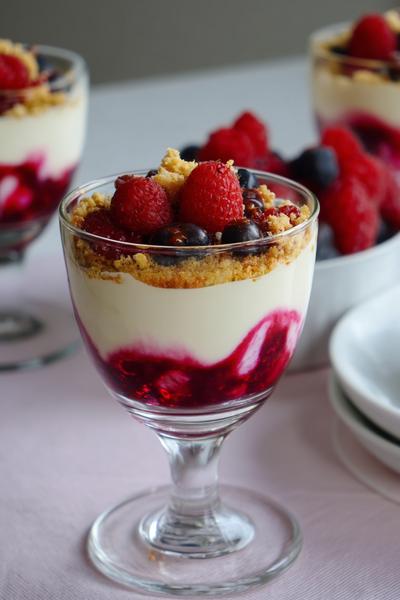 15. Joghurt-Beeren-Glasdessert für Kuchen Rezepte einfach ohne backen in Schichten