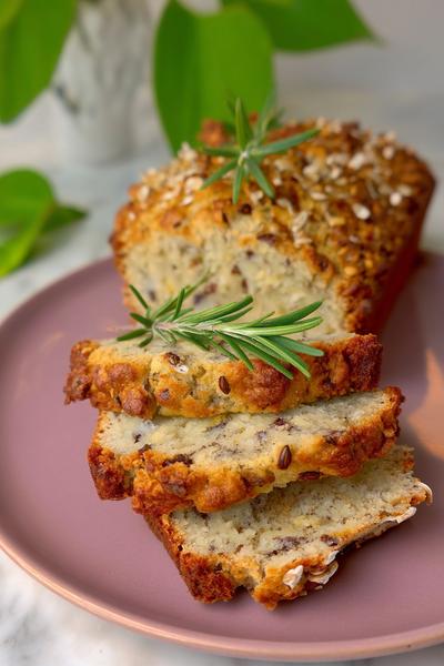26. Körner-Kastenbrot für gesundes brot backen rezepte mit sichtbaren Schichten und Saatenkrone