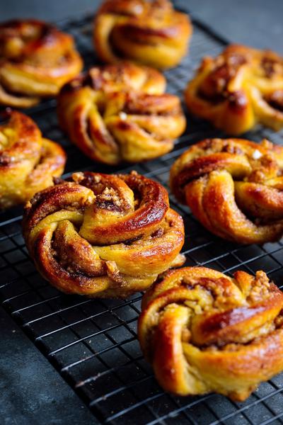 18. Linsen-Brötchen mit gerösteten Zwiebeln for herbst rezepte backen herzhaft ideas