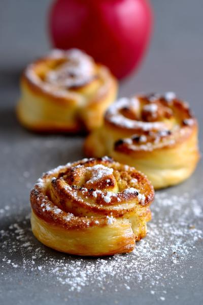 28. Kürbis-Feta-Blätterteig-Schnecken for herbst rezepte backen blätterteig ideas
