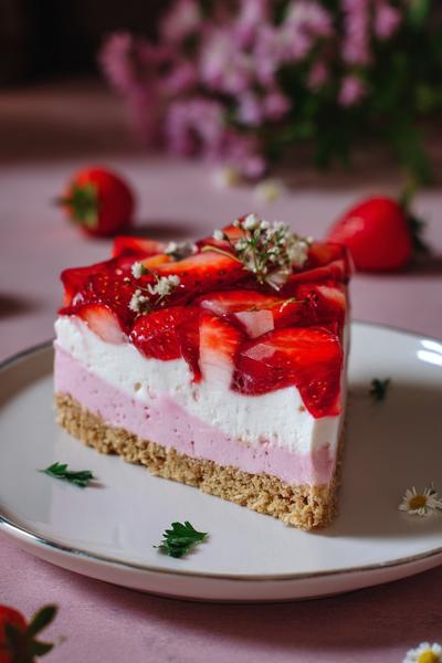 18. Erdbeer-Quark-Schnitten mit Butterkeksboden für for kuchen ohne backen rezepte ideas