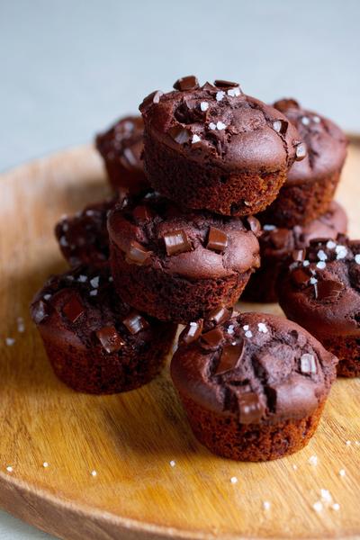 16. Klassische Schoko-Chip-Muffins in Muffins Backen Rezepte mit hoher Kuppel und saftigen Schokotaschen