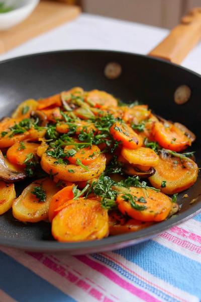 20. Kartoffel-Karotten-Pfanne mit Pilzen und Sojasauce for rezepte mit karotten und kartoffeln ideas