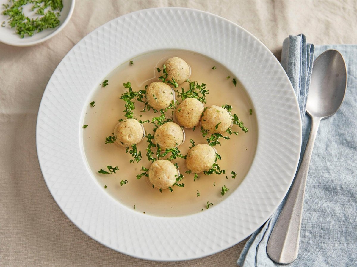 Rinderbrühe mit zarten Markklößchen