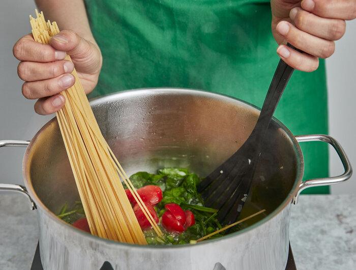 One Pot Pasta im Topf zubereiten