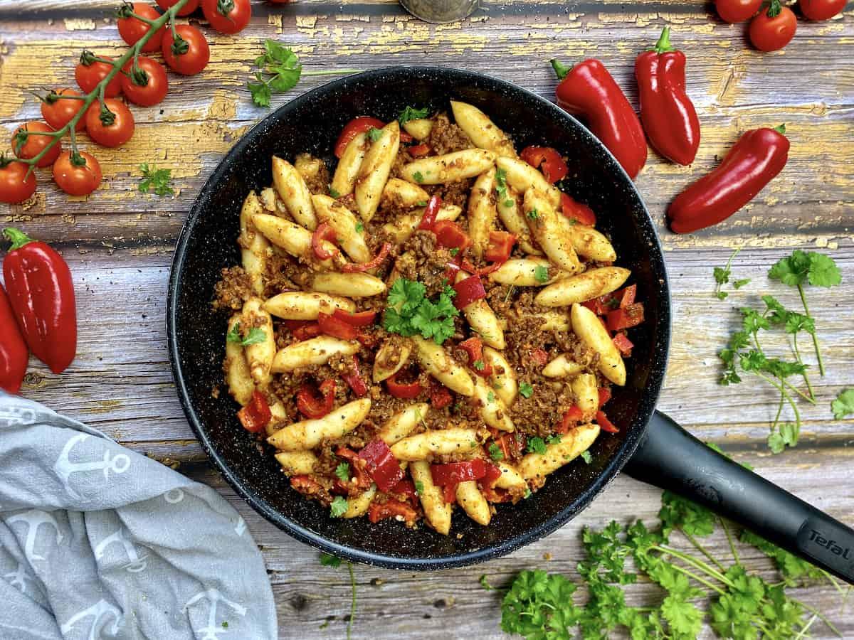 Schupfnudeln mit Hackfleisch vermischt
