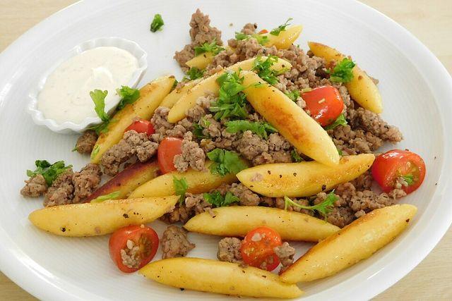 Fertige Schupfnudelpfanne auf Teller