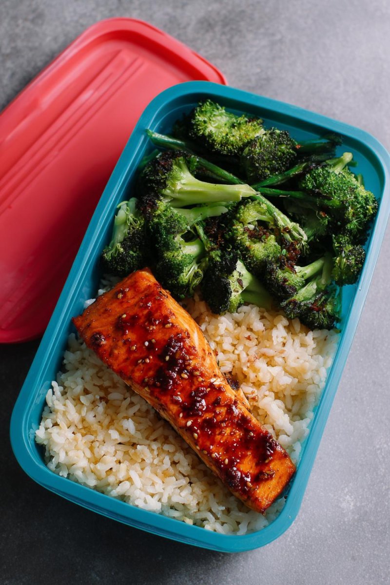 Teriyaki-Lachs mit Brokkoli und Reis