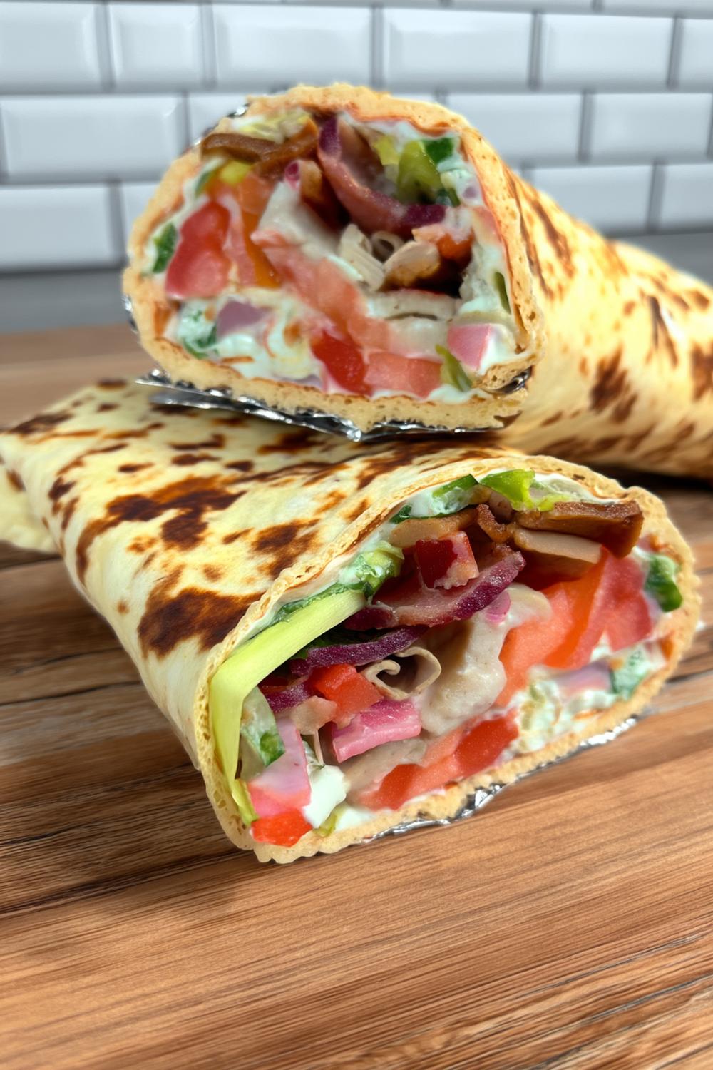 Bunte Protein-Gemüse Rollen