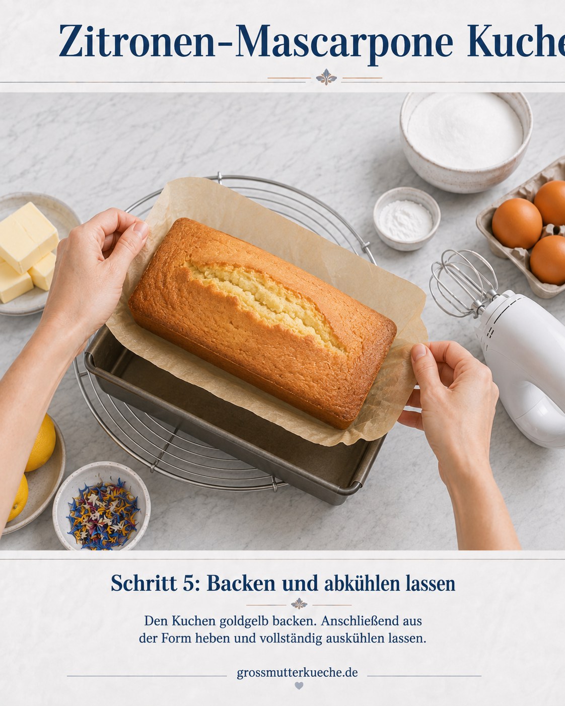 Der gebackene Zitronen-Mascarpone Kuchen wird aus der Kastenform gehoben und zum Auskühlen aufgestellt